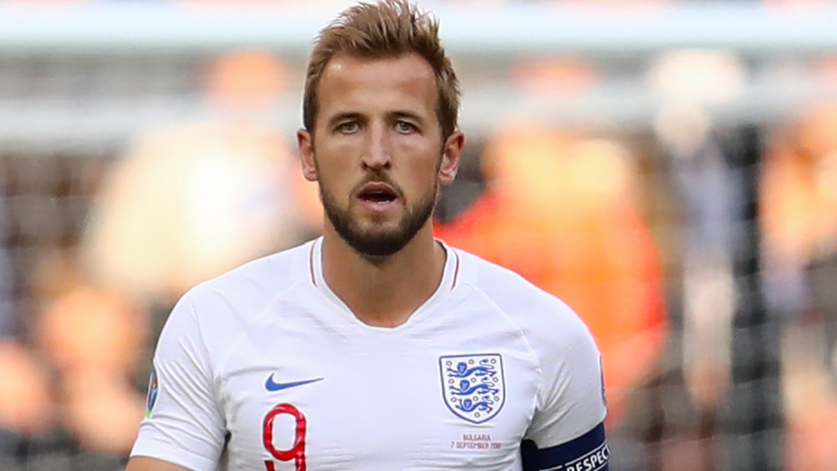 Harry Kane playing football for England