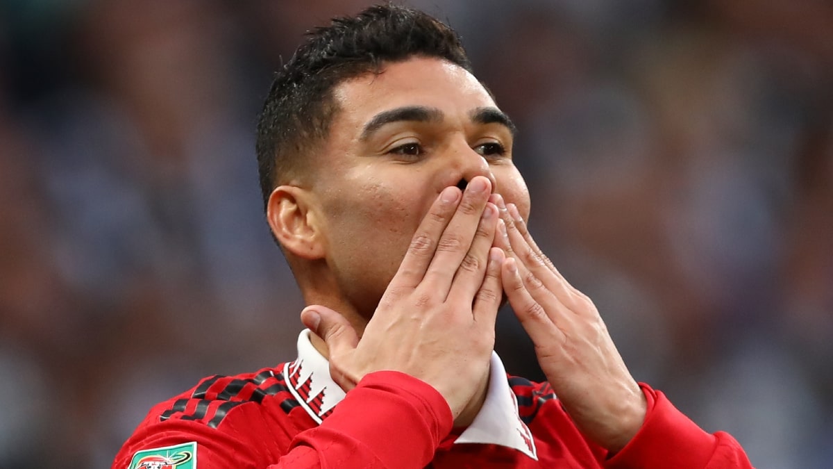 Casemiro playing football for Man United