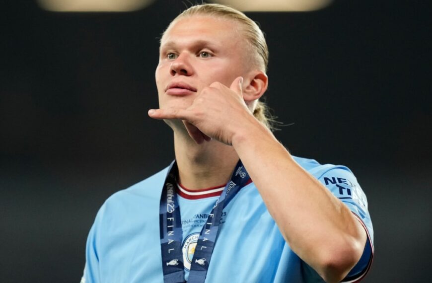 Erling Haaland playing football for Man City