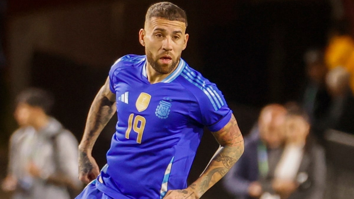 Nicolas Otamendi playing football for Argentina