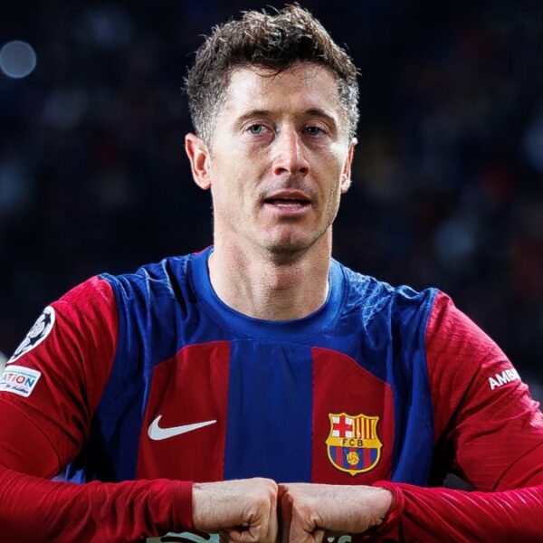 Robert Lewandowski playing football for Barcelona